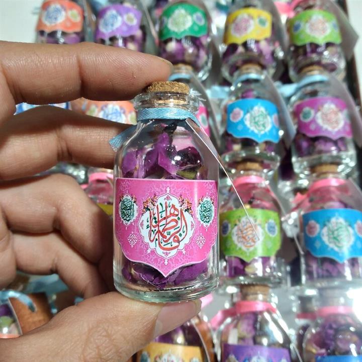 گیفت مذهبی مزین به اسم حضرت زهرا س به همراه گل محمدی و مشک خوشبو